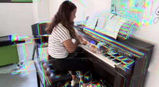Nuestra talentosa alumna Carolina Montiel en las clases de piano con Fran Góngora. Con este fragmento os enseñamos cómo hemos comenzado. Aún nos quedan muchos elementos que incorporar para acondicionar los espacios, pero lo importante aquí es la metodología y la capacidad de conectar con los alumnos.