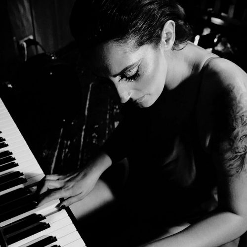 Desarrolla tus habilidades musicales de la mano de artistas reales y reconocidos