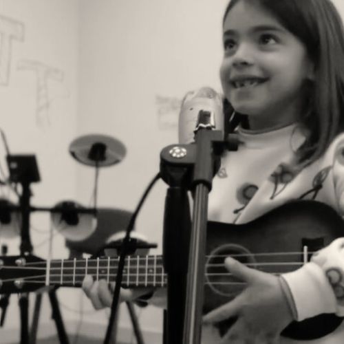 EXTRAESCOLARES DE MÚSICA este nuevo curso 20252026 estaremos en varios centros escolares Lorca y Puerto Lumbreras impartiendo las clases extraescolares Academia Efecto Mozart en Lorca. Somos la academia de ARTISTAS en Lorca para niños, adolescentes y adultos «Efecto Mozart». Música, danza y teatro. Nuestro nombre hace alusión al beneficioso efecto que tiene en los seres vivos la música de este autor y en general de la música.